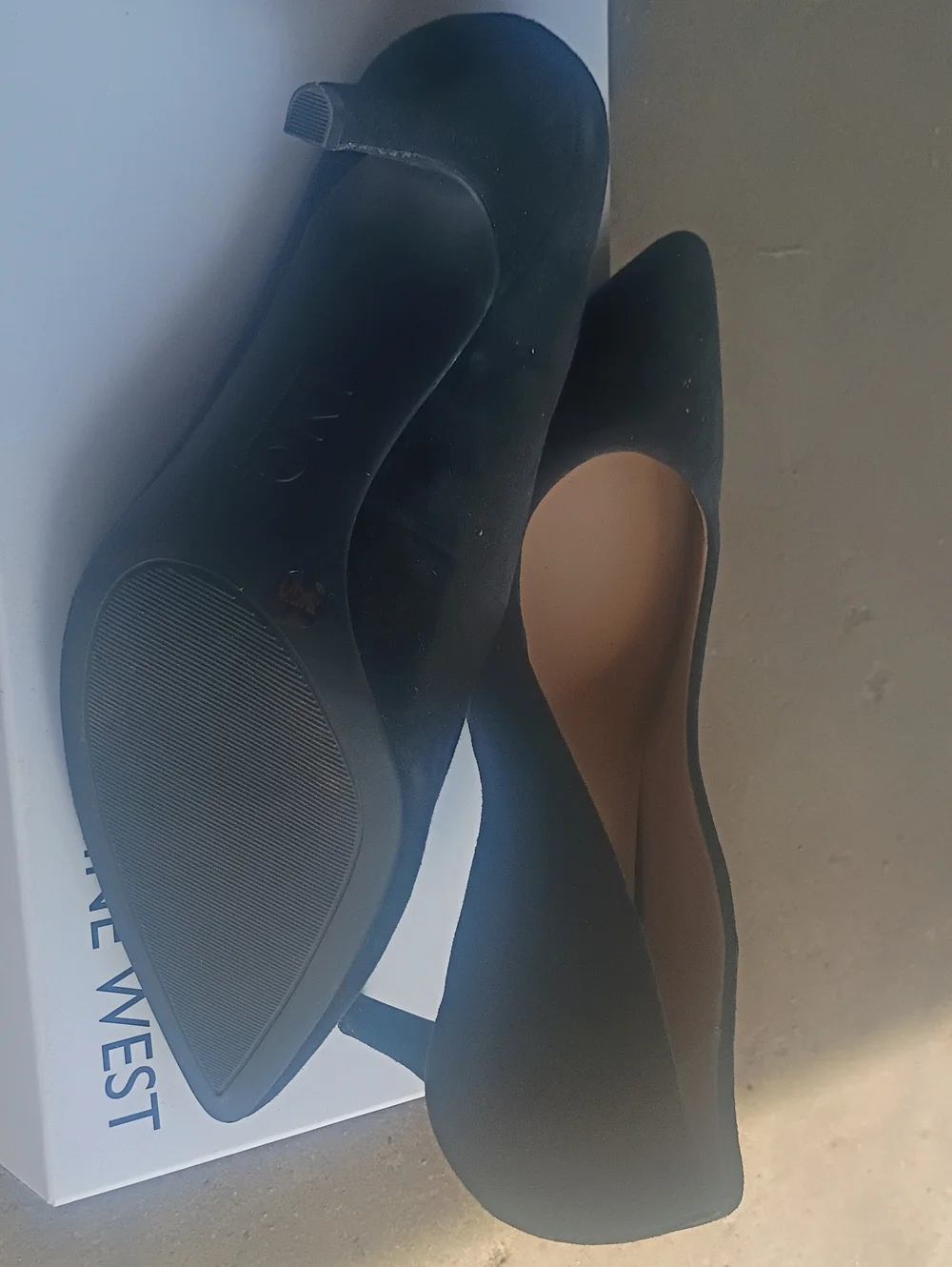 Classic Black Pointed-Toe Women's Pumps